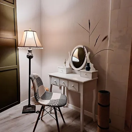 Newly Made With Private Entrance - 1st Floor