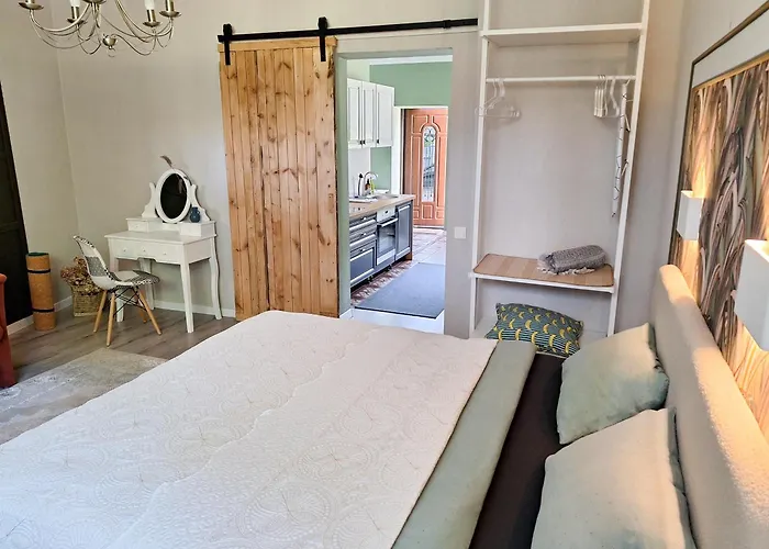 Newly Made With Private Entrance - 1st Floor Апартаменты